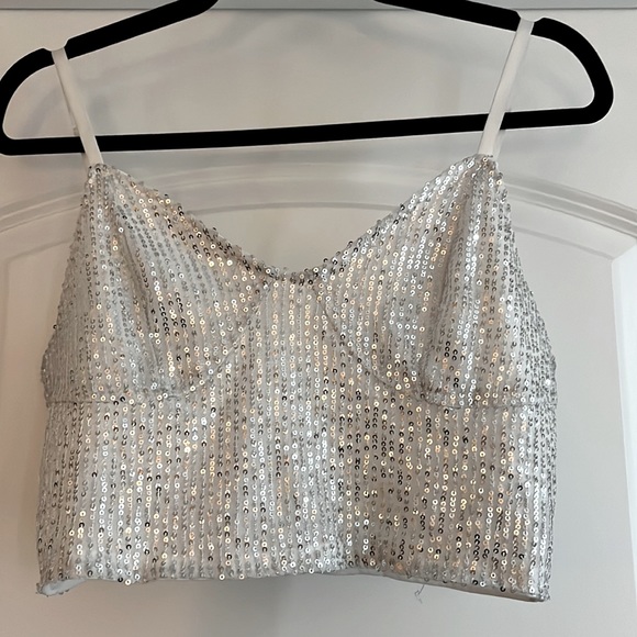 ✨Sequin crop tank (L)✨ - Picture 3 of 6